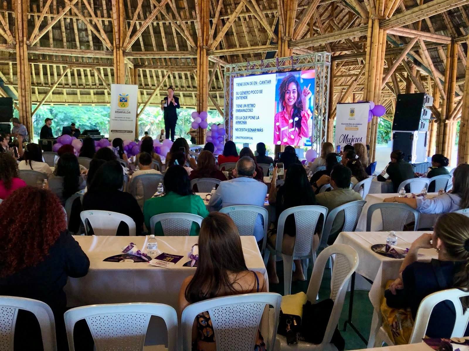 Conferencia · Mujeres con voz